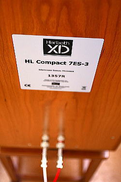 ハーベス　スピーカー　HLCompact 7ES-3 XD　背面端子斜とロゴ